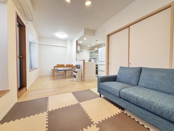 横長のリビングダイニングルーム、家具配置がしやすいです。