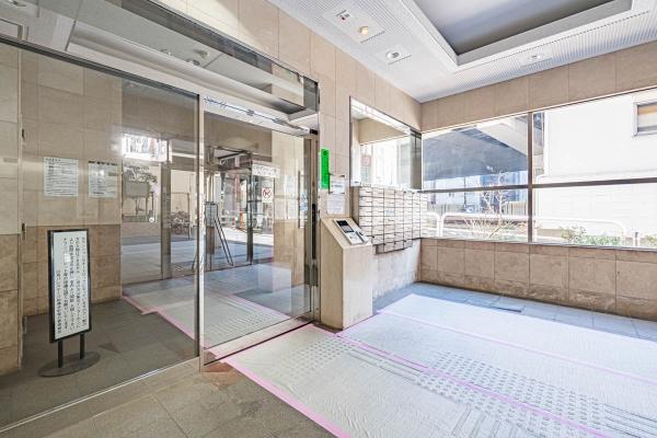 エントランス前
