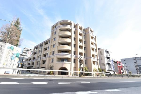 地上7階建7階部分・最上階／南西向きの角住戸／通風良好