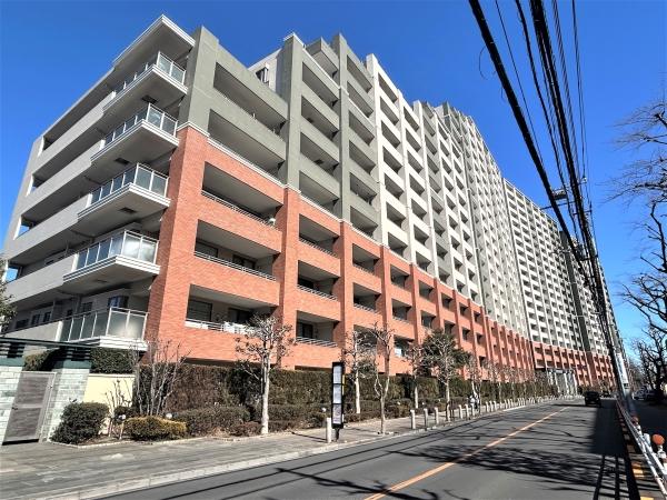 植栽豊かで身近に緑を感じられる地上２０階建ての高層マンション