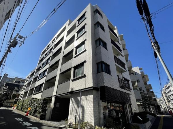 ２０１０年７月竣工の低層レジデンス
