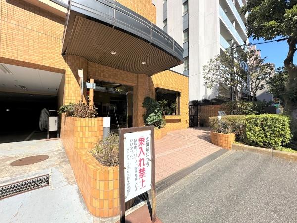 マンションエントランス外観