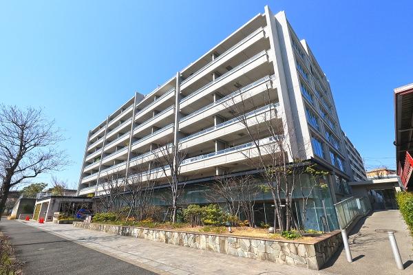 ライオンズ港北ニュータウンローレルコート　マンション外観