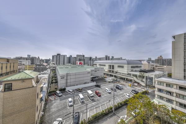 バルコニーから見た南西向きの眺望。
