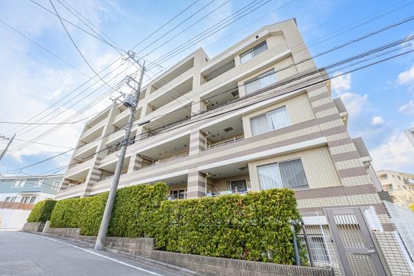 お部屋は３階部分、南東向きで陽当たり良好です。