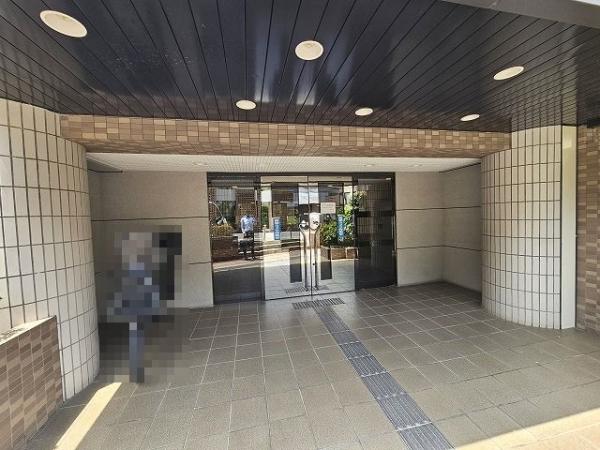 エントランス前