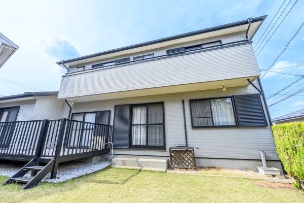 南側には陽当り良好なお庭がございます
