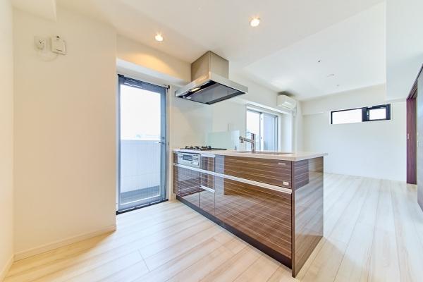 角部屋で明るいリビングダイニングキッチン