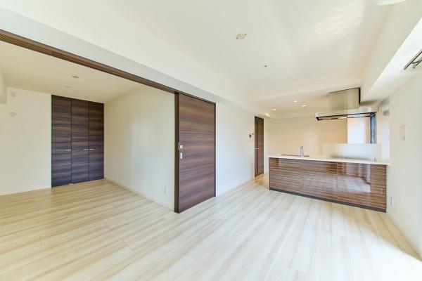 角部屋で明るいリビングダイニングキッチン