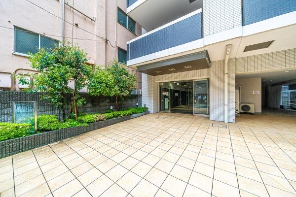 皆様をお出迎えするエントランス