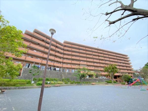 タイル貼りの外観