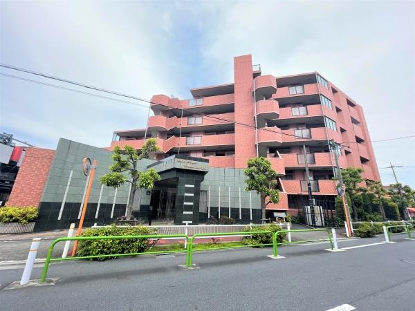 2001年1月築　タイル貼りの外観