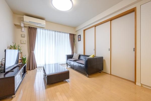 レンガのエントランスゲートが居住者や来訪者を温かく迎え入れます