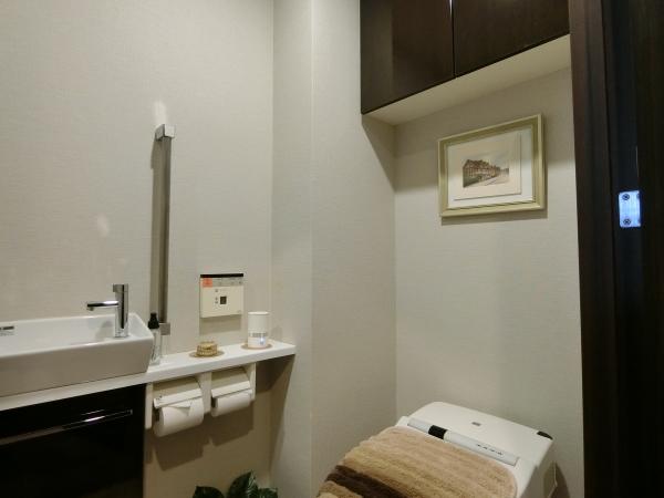 リビングダイニング　南東向き　掲載写真中の家具・什器備品等は販売価格に含まれません。