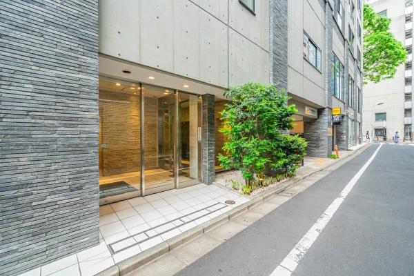 エントランスは、宮益坂から少し入った場所にあるので、人通りは少ないです。