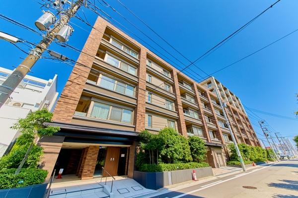 シンボリックなファサードデザイン／２０２３年１月築／築浅マンション