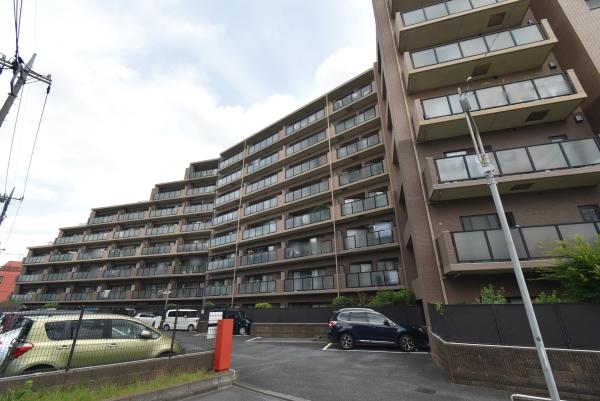 総戸数９１戸　地上８階建て