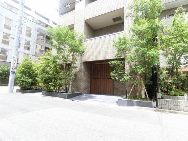 緑豊かな心癒されるエントランス