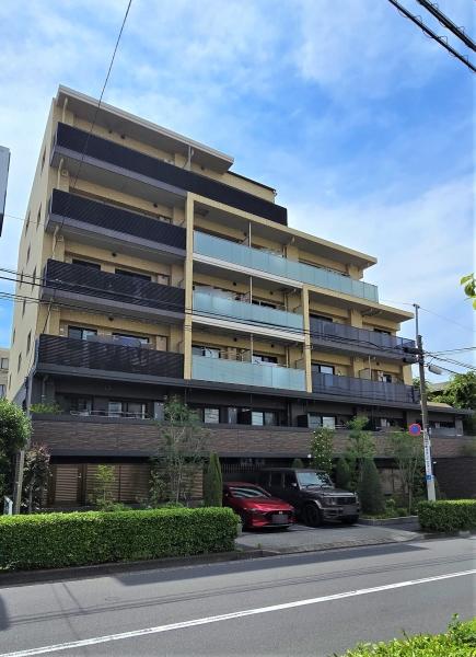 全24邸。全面タイル張りの外観