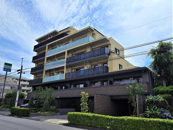 植栽も多く、自然が感じられる立地