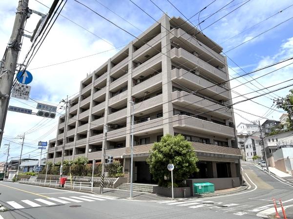 外壁タイル張りのマンション