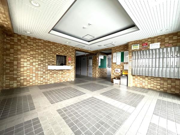 北西側からのマンション外観