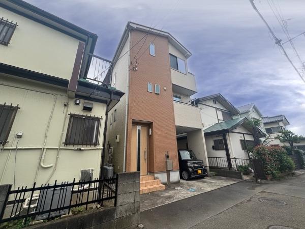 車庫付き3階建て