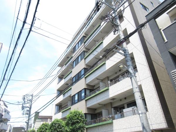 タイル貼りの外観