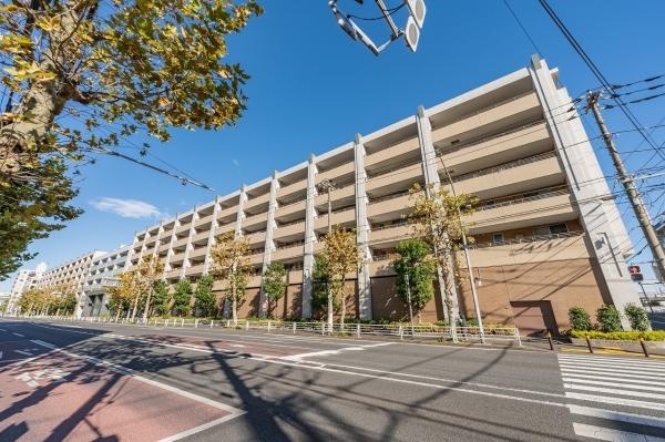横浜港に停泊する豪華客船をデザインモチーフとしたマンション外観