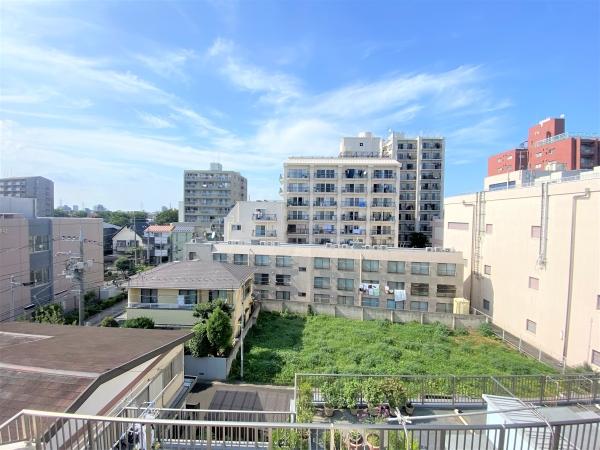 5階部分に位置しており、周囲に視界を遮る建物はありません。