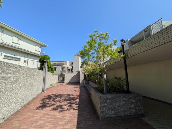 マンション出入口アプローチ部分