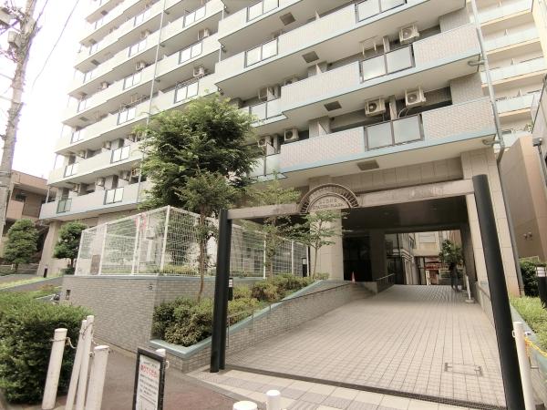 エントランスは、オートロック搭載です。