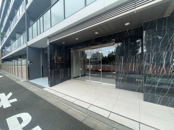 重圧感があるエントランス