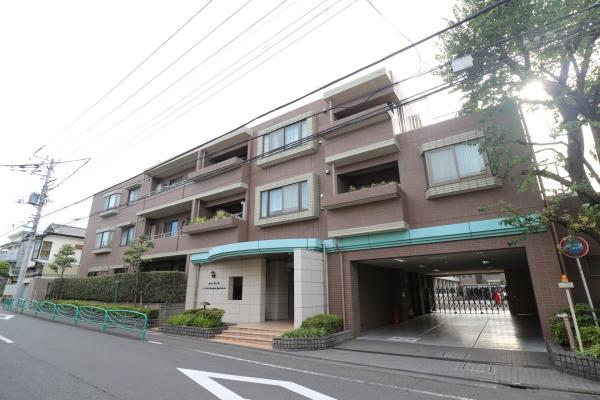総戸数３５戸／地上３階建の低層レジデンス