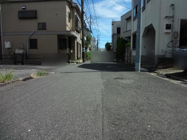 前面道路上より道路南側方向を撮影