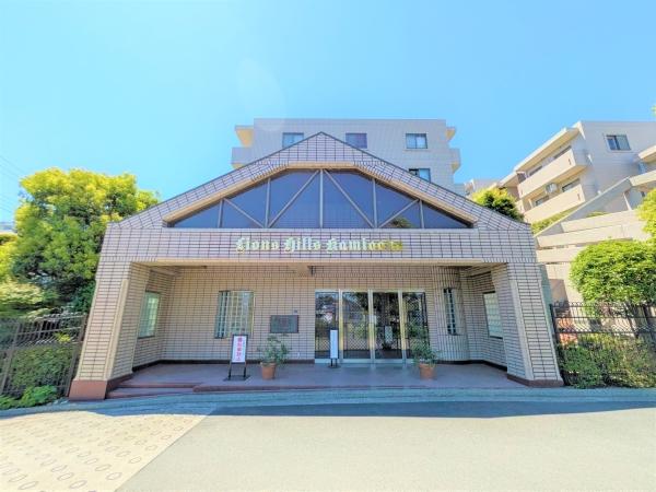 第一種低層住居専用地域に佇む緑豊かな邸宅　北側から撮影