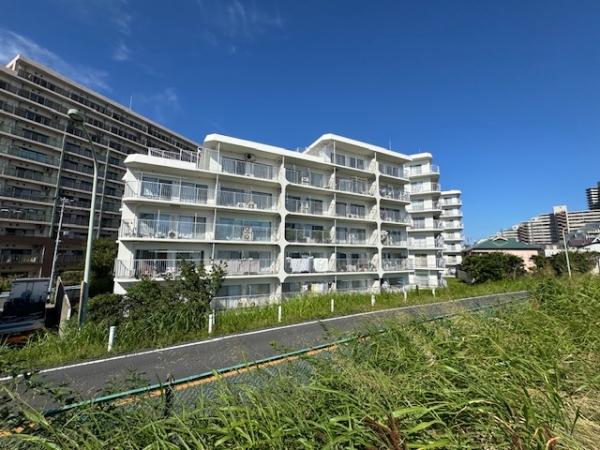 北側道路は歩車分離されているのでお子様連れにも安心です