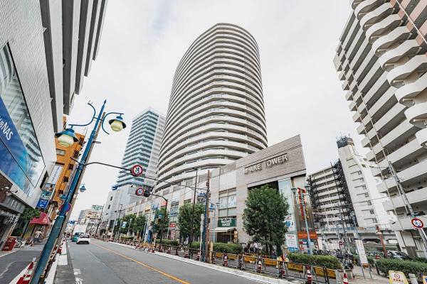 南西側からの外観