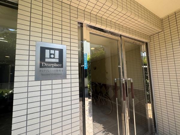 エントランス前