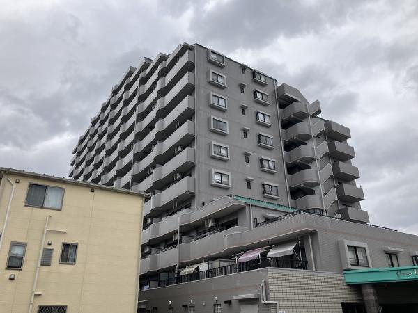 現地外観　１９９６年９月完成　棟総戸数１３１戸　
