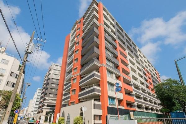 横浜のベイエリア「根岸」駅前に佇む総戸数２５１戸の大規模レジデンス