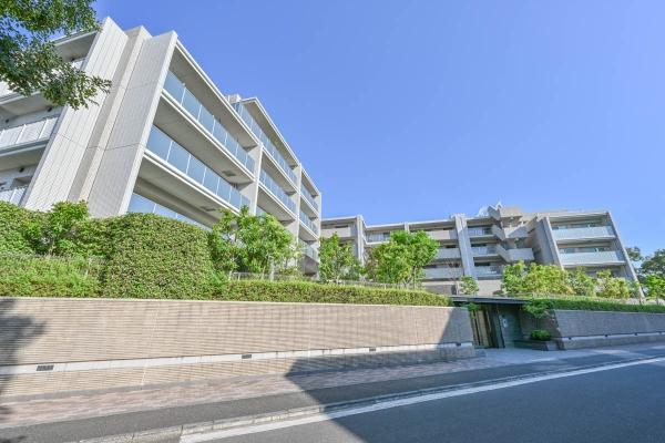 風致地区に佇む丘上邸宅／総戸数６０戸