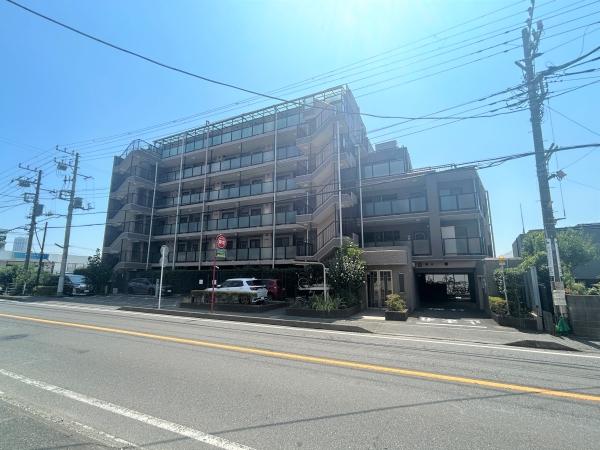 タイル張りの建物外観（６階建）
