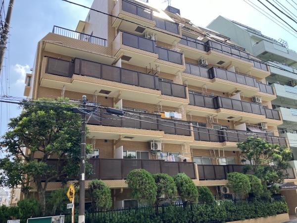 建物外観　地上８階地下１階建　当該住戸は４階部分です