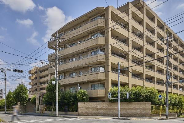 ２０００年８月築、総戸数１０５戸の大規模マンションです。