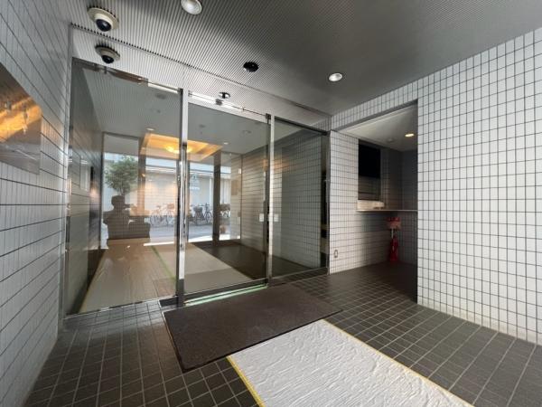 マンション出入口