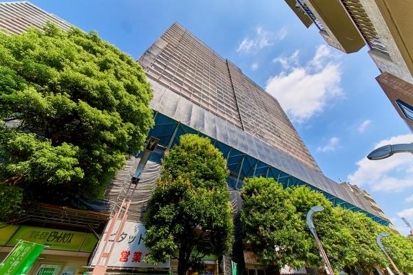 現地外観写真（大規模修繕工事実施中）