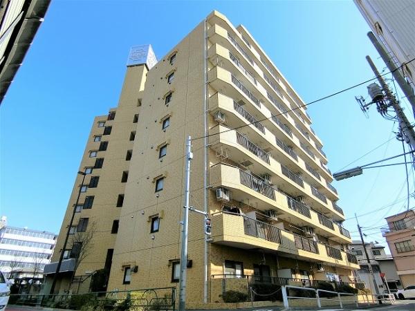 ９階建て、総戸数６６戸の中規模マンションです。