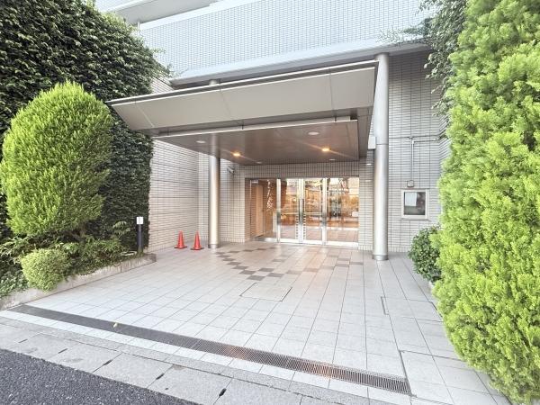 エントランス前