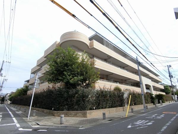 総戸数７２戸の中規模マンションです。